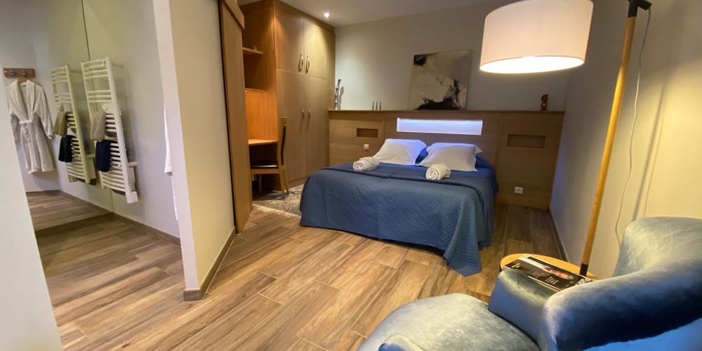 Chambre chêne suite parentale avec sa salle de bain