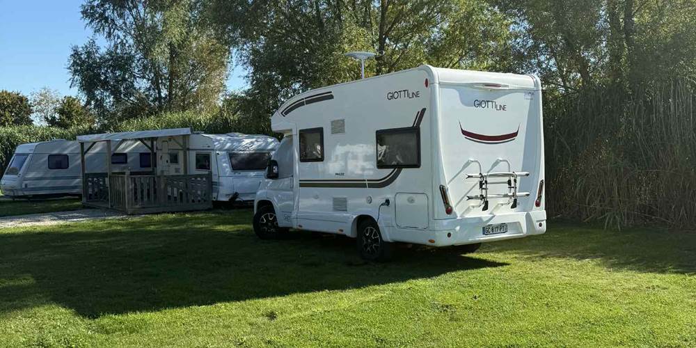 CAMPING