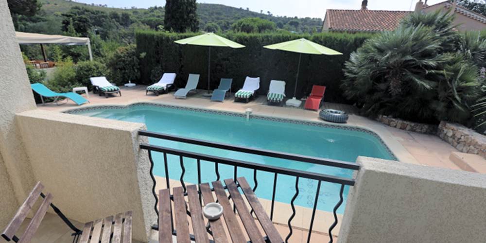 hebergement-chambre-hortensia-balcon