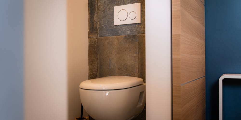 Chambre petite longère: les toilettes