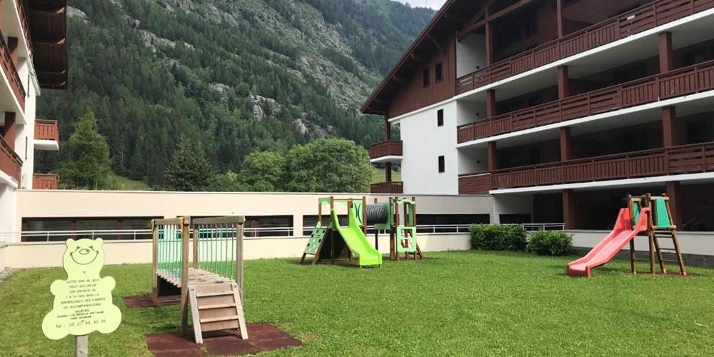 Jeux pour enfants dans la résidence