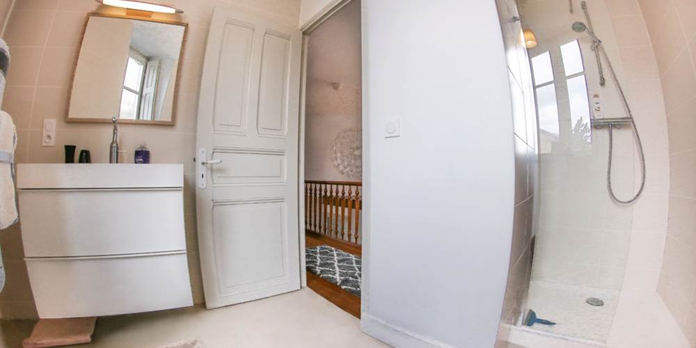 SALLE DE DOUCHE ETAGE 2