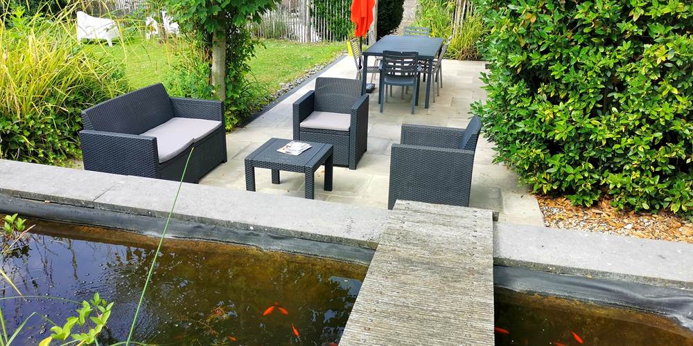 Etang exotique terrasse détente