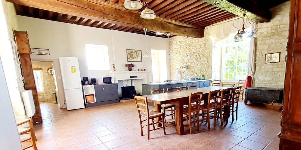salle de séjour et cuisine