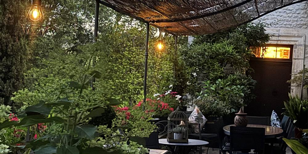 détente le soir sur la terrasse