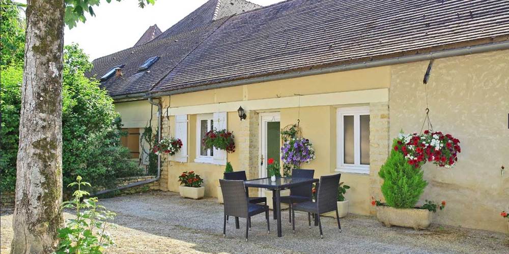 gite dordogne place du village