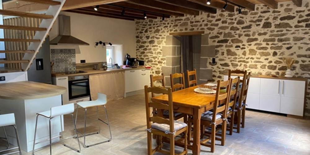 Salle à manger, cuisine - Gîte de l'Espinasse