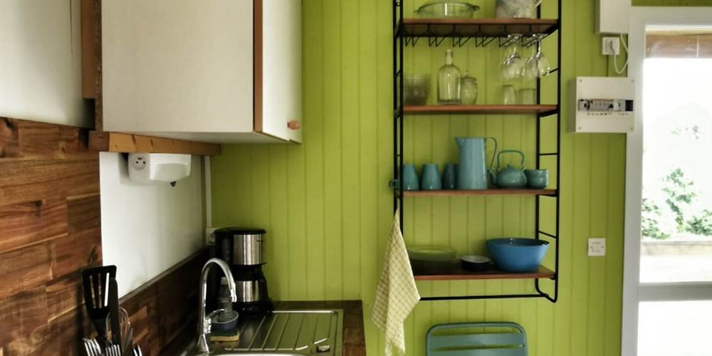 Cuisine, plaque électrique et rangement