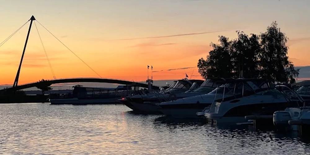 couché de soleil sur le port de giffaumont