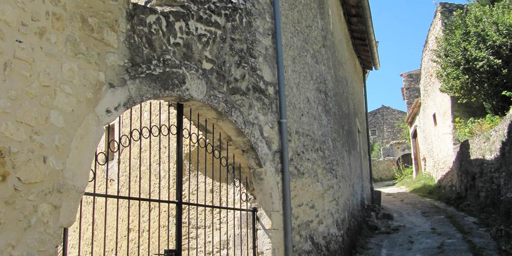 Le portail en ferronnerie, coté Nord