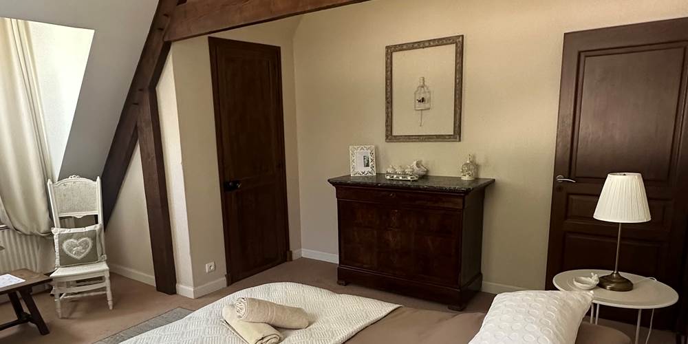 la chambre Lilas blanc avec lit bébé