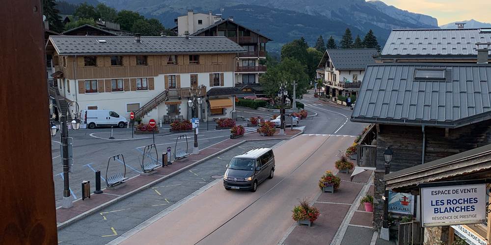 Fenetre 4 l'été avec vue sur la chaine des ARAVIS