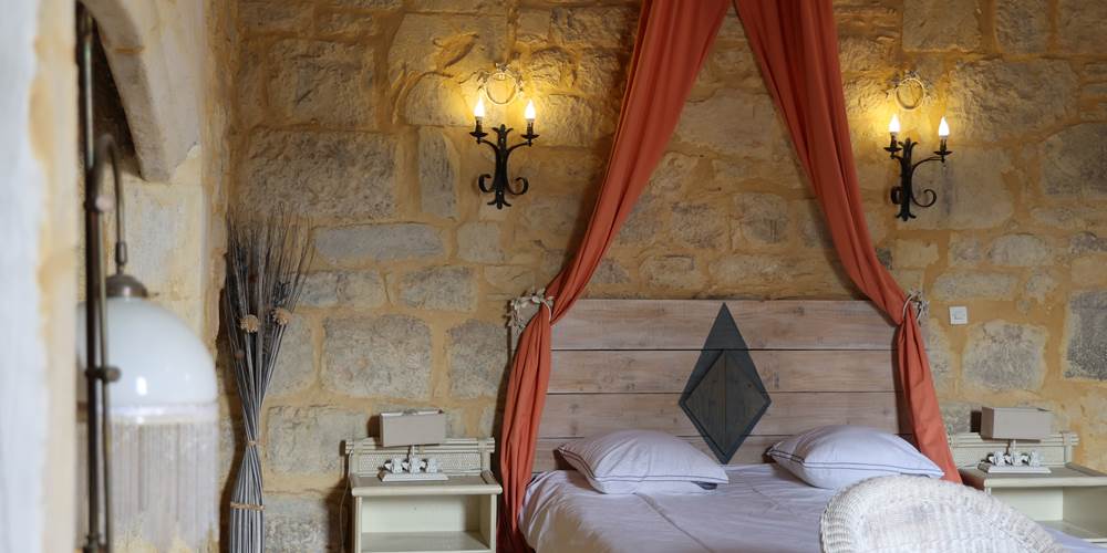 Chambre des Peyronnenc : séjournez dans une chambre de caractère dans l'aile Renaissance.
