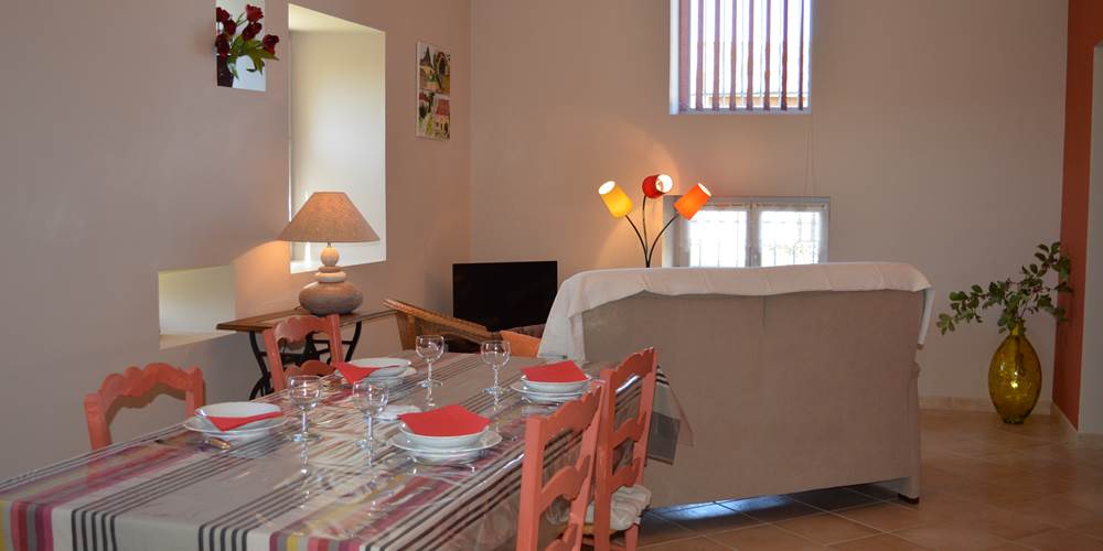 Pièce à vivre, coin salle à manger