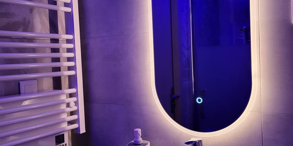 La salle d'eau et son éclairage personnalisable