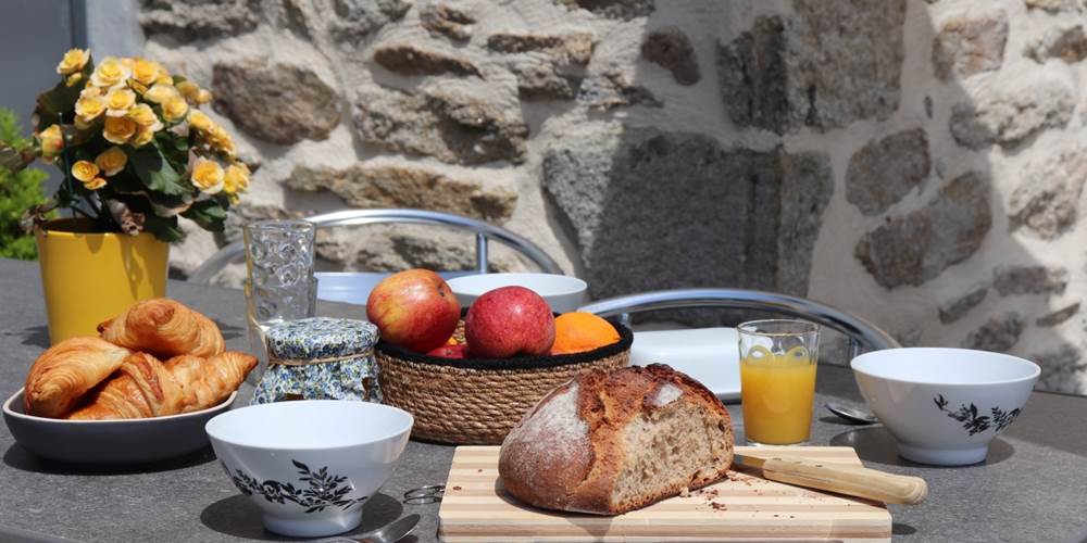 Petit déjeuner en terrasse