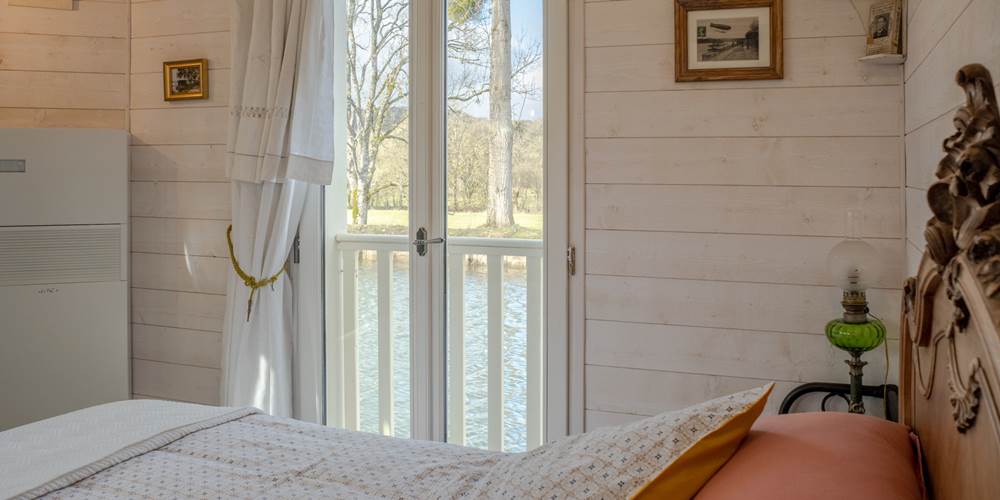 Repos sur l'eau en pleine nature