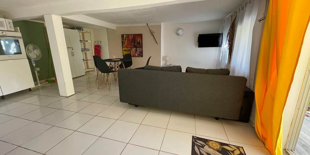 Vue du séjour - Espace nuit derrière le mur