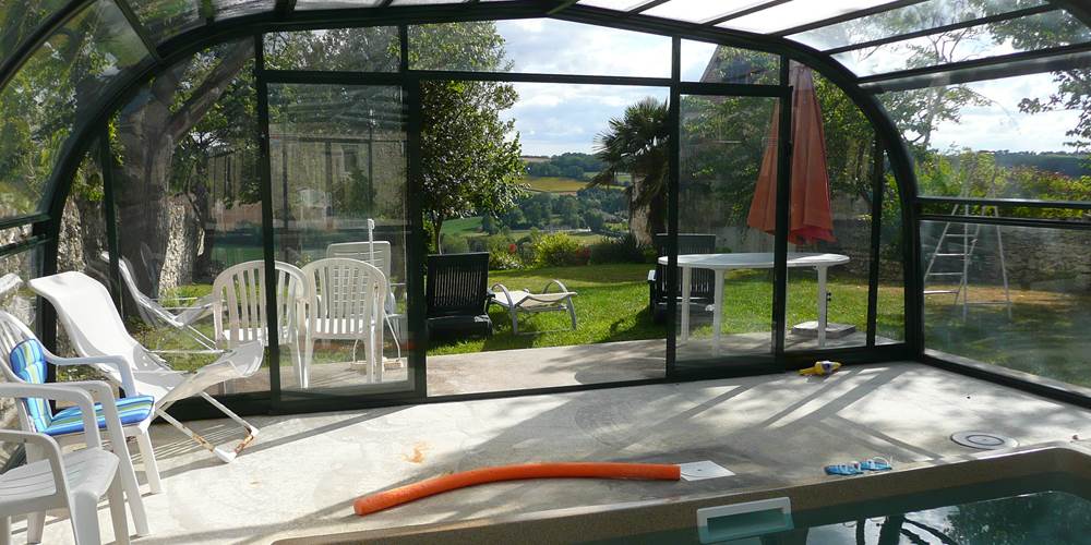 Saint Roch chambres d'hôtes piscine jardin vallée.jpg