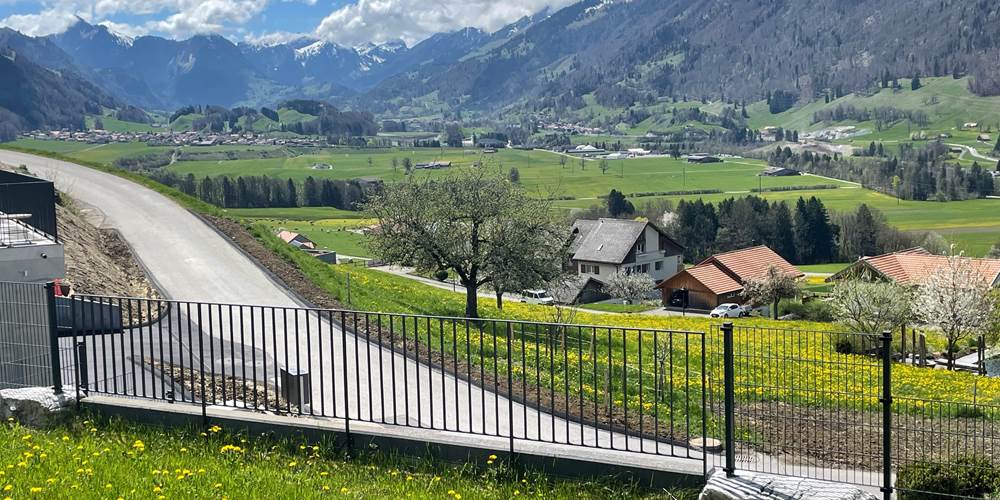 vue-panoramique-gruyere-montagne-studio-vacances-couple-suisse