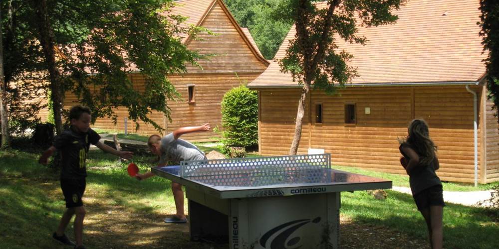 chalets-bois-hameau-borie-2tables de jeux