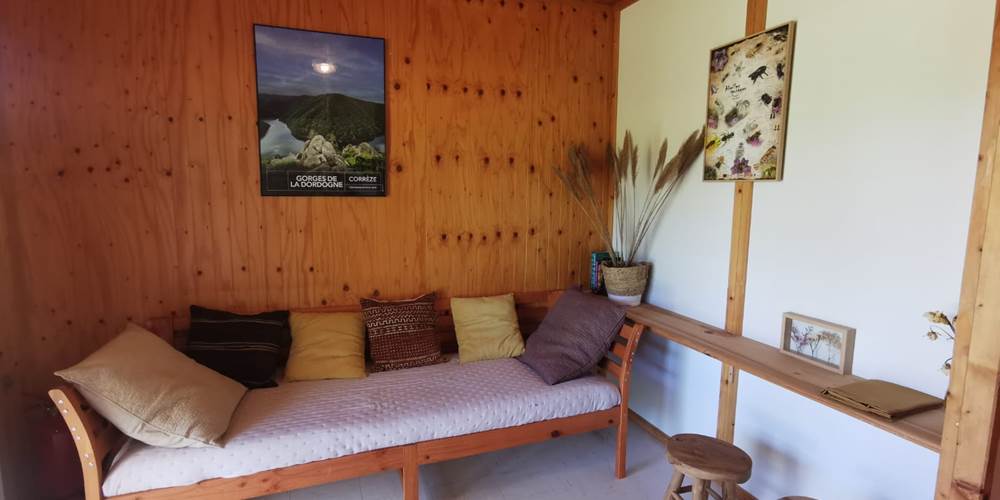 Salon et coin bureau