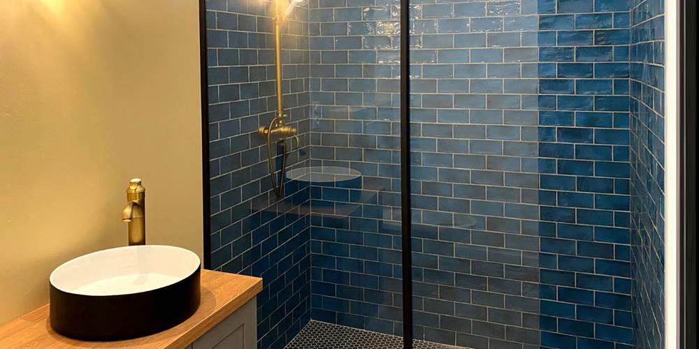 L'AUBERGE DU RANC : salle de bain chambre Ficelle