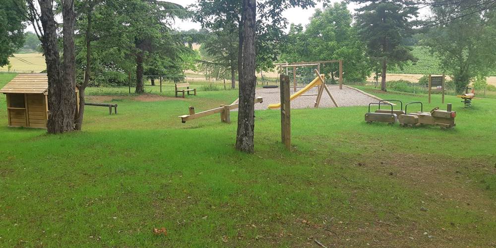 Village de Gîtes LES CHALETS DE GRAZIMIS - vacances dans le Gers - 52 grazimis aire de jeux enfants
