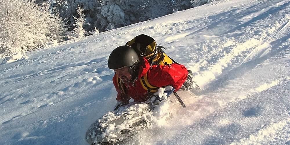 Descente Airboard en poudreuse
