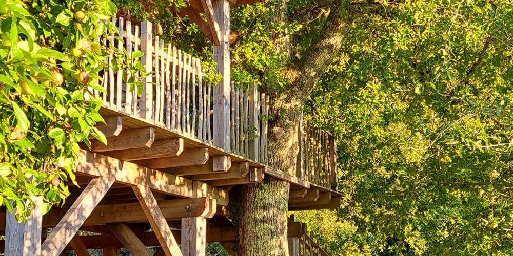 INYAQAB Dordogne Périgord Il n'y a qu'à Banne Grande Cabane perchée dans les arbres