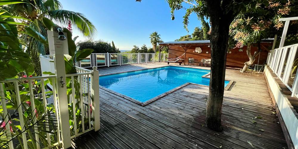 Piscine commune à la résidence