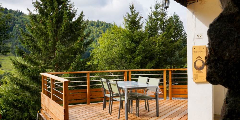 terrasse-bois-vue-nature-gite-ocimes-la-bresse-vosges