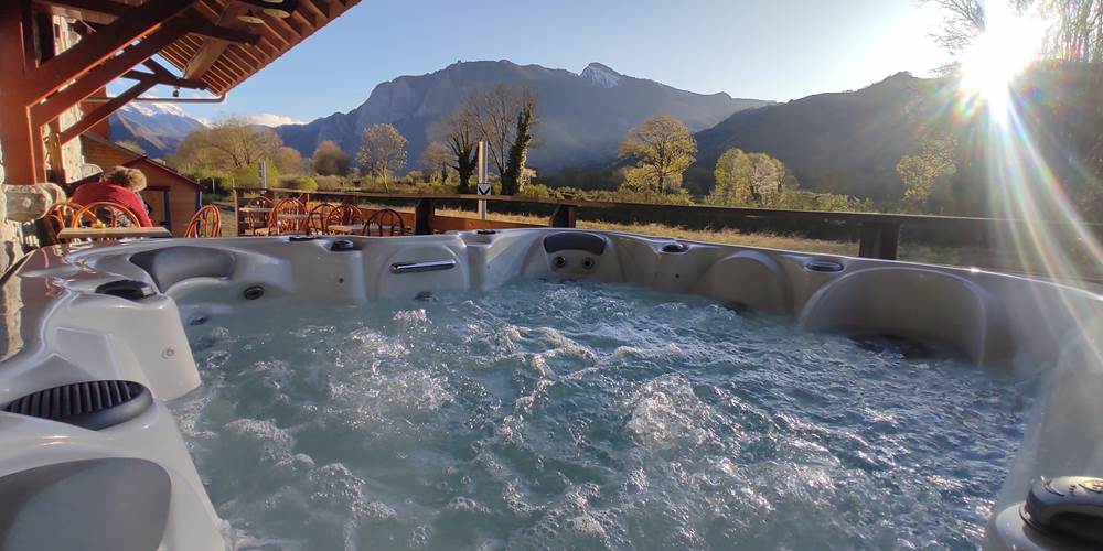 TERRASSE JACUZZI AU SOLEIL