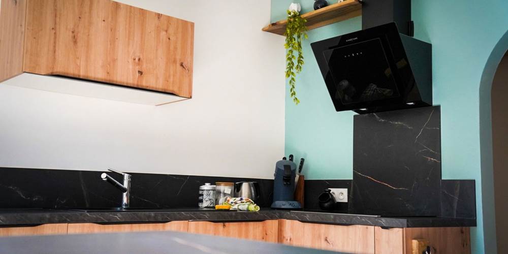 cuisine-equipee-moderne-gite-ocimes-la-bresse