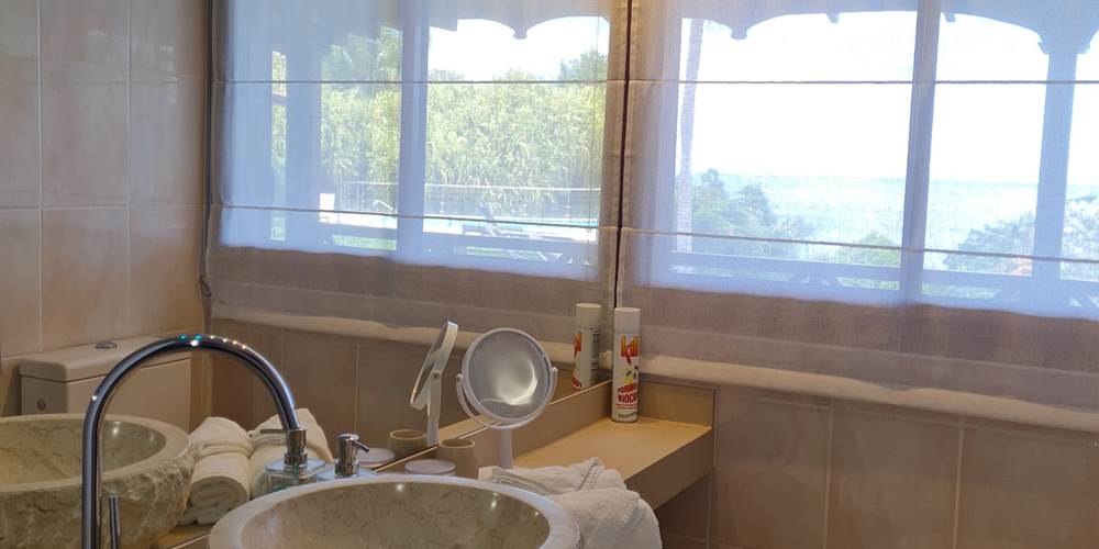 Salle de bain vue mer