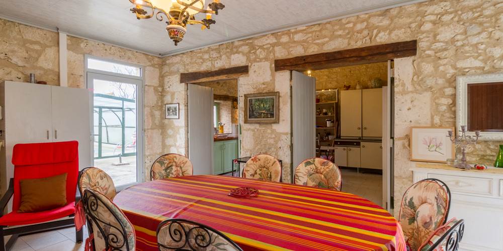 Saint Roch chambres d'hôtes séjour cuisine en enfilade à partager par les hôtes.jpg