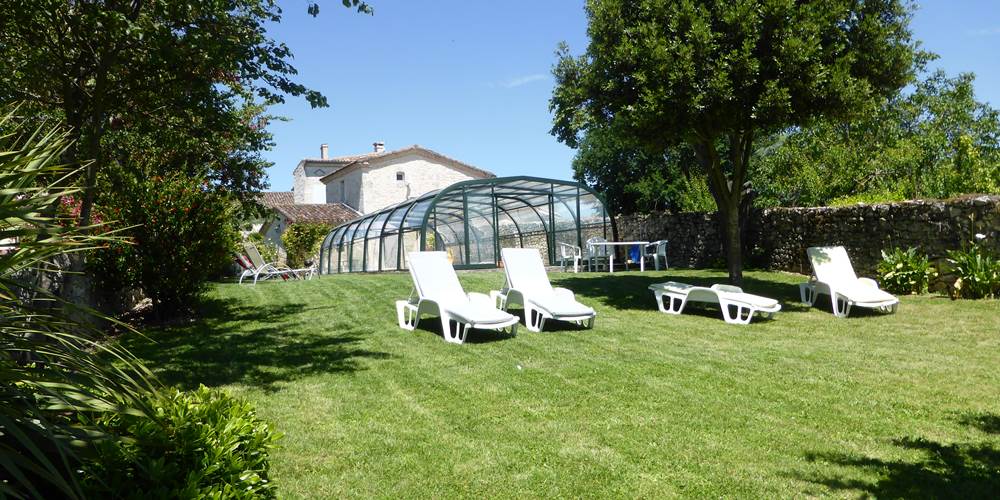 Saint Roch jardin piscine.jpg