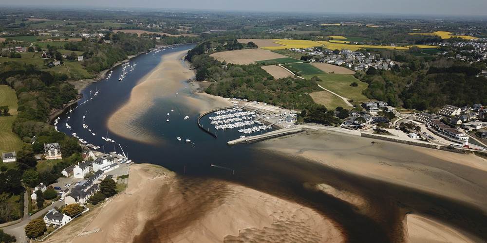 les logis de kerdrien,logements atypique entre mer et campagne, yourtes ,tonneaux ,gites et salle de réception, vue sur Groix