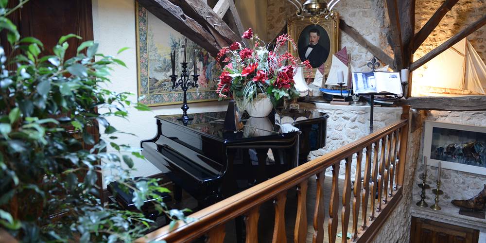 le piano à la disposition des musiciens