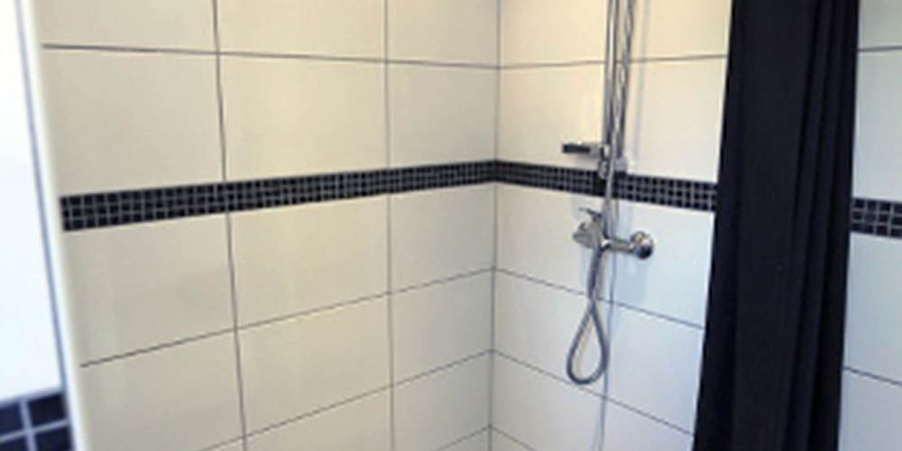 hebergement-chambre-yucca salle de bain