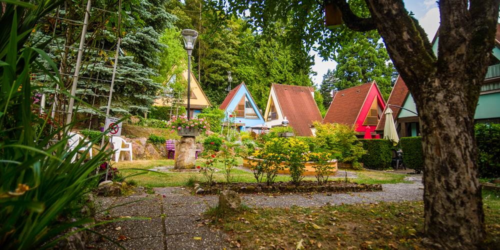 Jardin au milieu de la Résidence La Sapinière à Kaysersberg