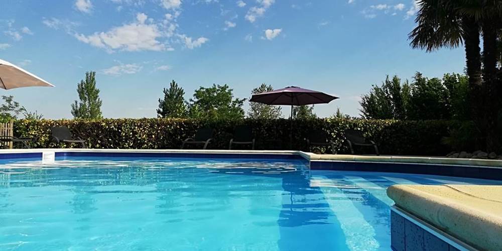 Village de Gîtes LES CHALETS DE GRAZIMIS - vacances dans le Gers - 46 piscine