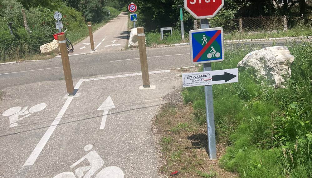 CHEMIN DIRECTION CAMPING