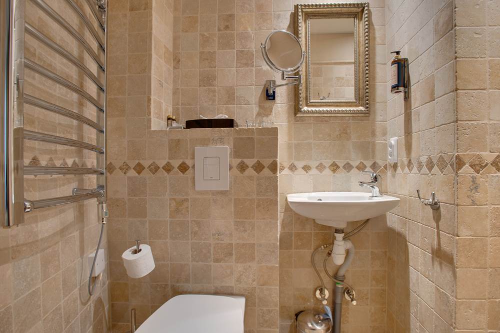 Brescou bathroom3