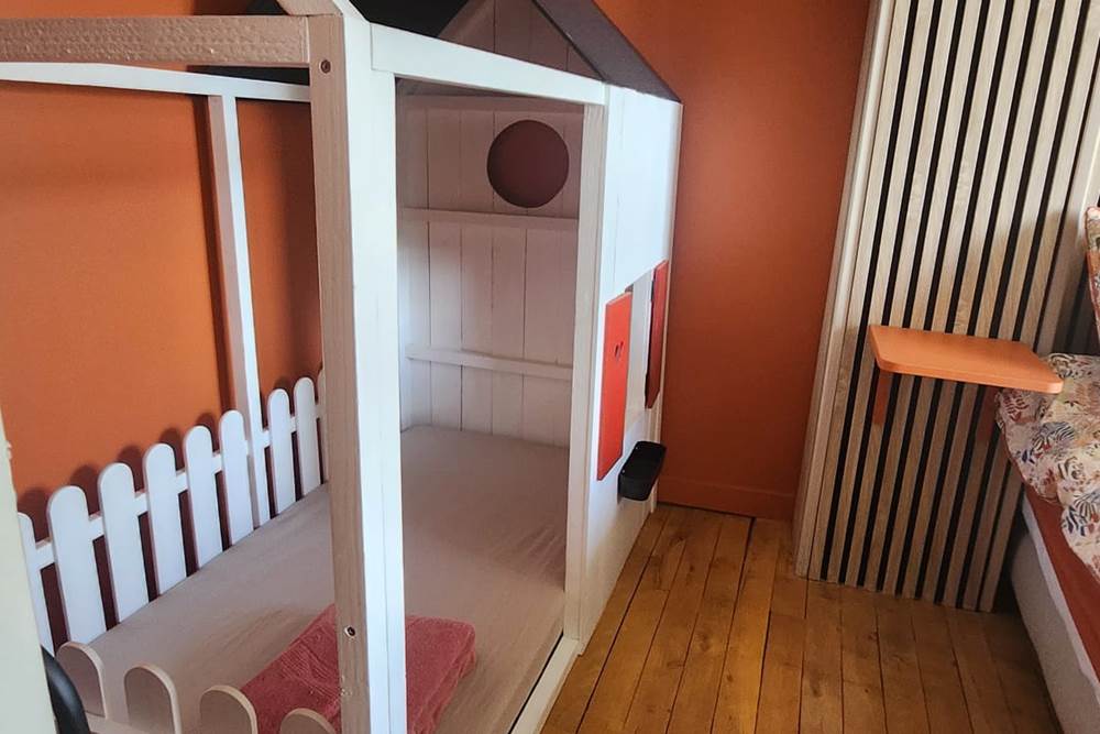 Lit enfant de la chambre 4 M