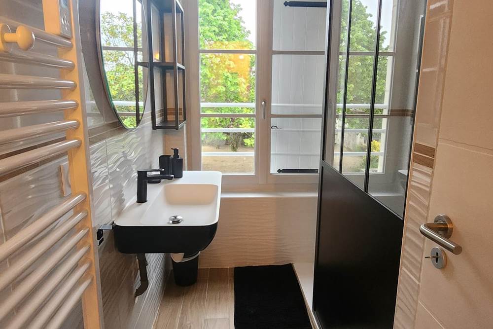 vue d'ensemble de la salle de bain 1, indépendante.