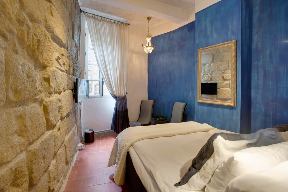 Brescou room 3