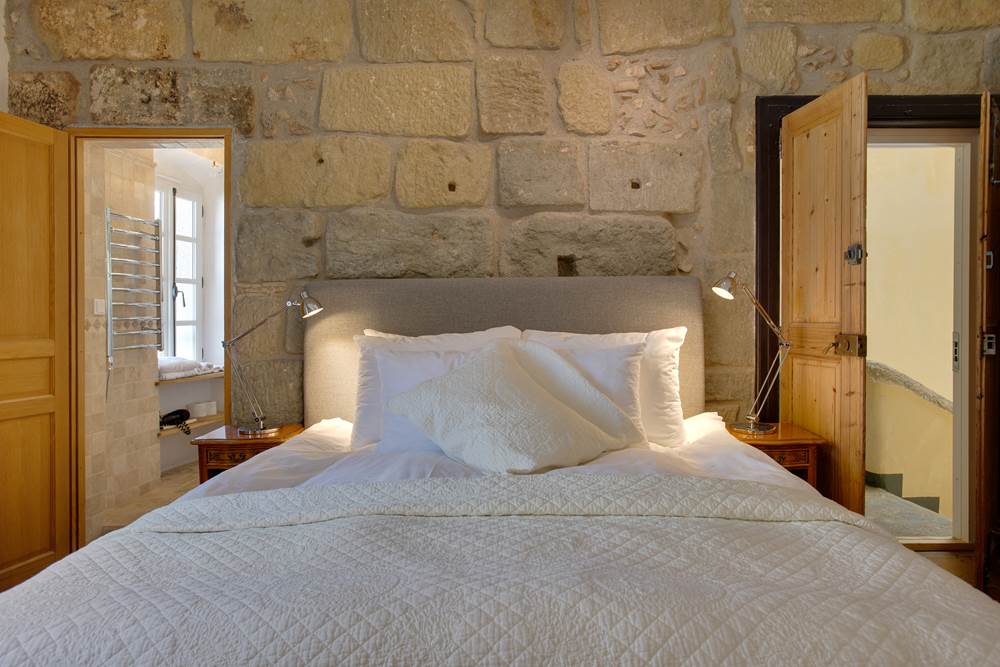 Noilly Prat room bed