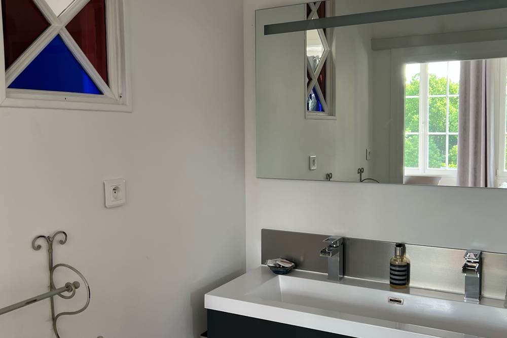 Salle de la bain de la suite, les Perceneige, chambres d'hôtes