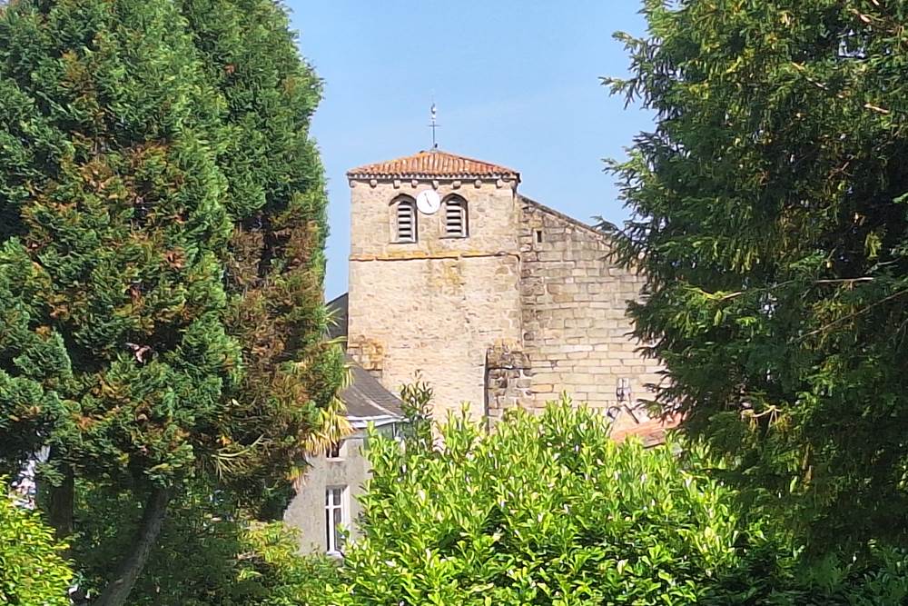Eglise Montournais proche du gîte